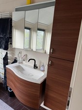 Badmoebel mit Spiegelschrank, extra Hängeschrank und mit Waschbecken stylisch