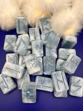 Runenzauber – handgemachte Runensteine aus Epoxidharz |