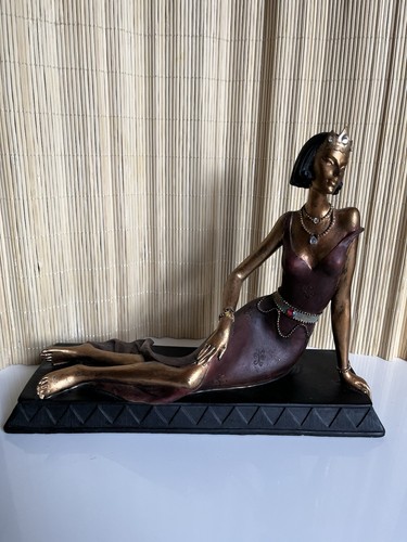 Deko figur sitzende frau - deko-figur,sitzende,