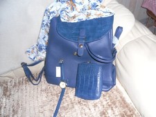 Damen Rucksack  Farbe  Marine mit Halstuch, Armbanduhr, Geldbörse, Handytasche