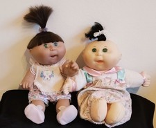 2 Cabbage Patch Kids Puppen