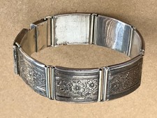 Armreif versilbert mit Blumen-Gravur, Breite 22mm, am Schlossglied defekt