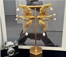 Schiaparelli Goldfarben