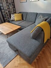 Eckcouch mit schlaffunktion und bettkasten sowie couchtisch