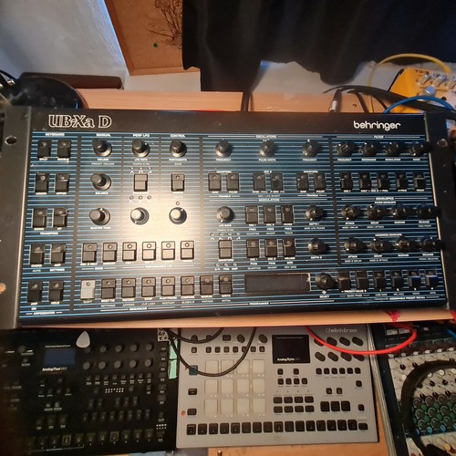 Behringer d analog - ub-xa,