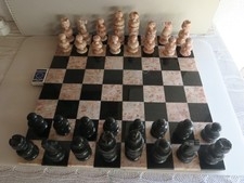 Schachspiel aus Onyx oder Marmor, rosa und schwarz, aus Mexico, 43x43 cm