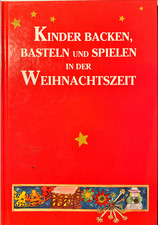 Kinder backen, basteln und spielen in der Weihachtszeit