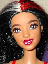 ?BARBIE MATTEL süße puppe gelenkig langes schwarzes haar?