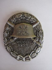 WH Verwundetenabzeichen Helm Schwert Eichenlaub EK 1944 Pin Wehrmacht WW2 WK2