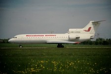 Dia RA-42326 Yakovlev Yak-42D Macedonian Airlines 35mm gerahmt OP-L9-94