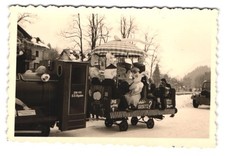 2 Fotografien Ansicht Berchtesgaden, Fasching Wagen, Eisenbahn Festwagen Nr. DB 