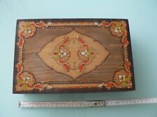 alte Holzkiste Truhe mit Deckel