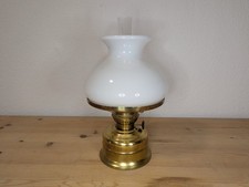 Petroleumlampe/Öllampe, Tischlampe mit Schirm, weiß