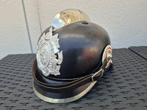Feuerwehrhelm mit versilbertem