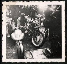 Fotografie Dieburger Dreiecksrennen 1951, Rennmotorrad Norton & BMW 500ccm mit  