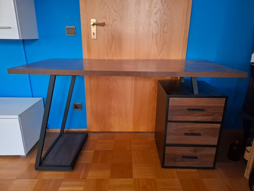 Eleganter schreibtisch mit - eleganter,