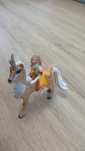 Waldelfe fee auf fabeltier - waldelfe,