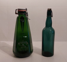 2 antike grüne Glasflaschen