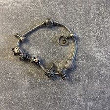Pandora Armband mit Charms