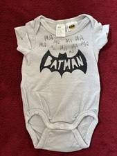 Batman Body Gr. 56 H&M Blassblau Neuwertig Kurzarm