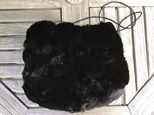 Muff aus schwarzem pelz - muff,