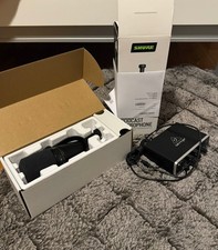 Shure MV7 Mikrofon + Behringer U-Phoria UMC22 Bundle