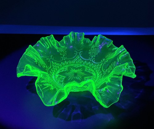 Antike schale aus uran glas - aus, uran-glas