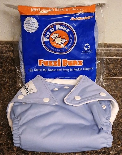 Lot fuzzi bunz cloth - of,