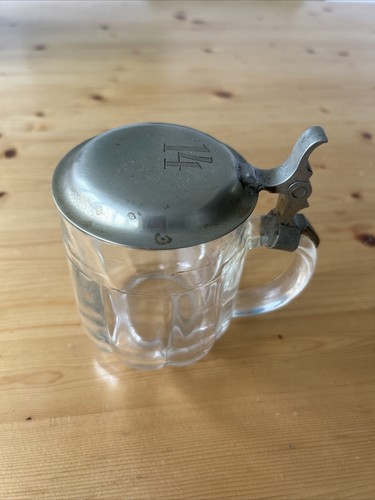 Alter glaskrug mit deckel und - alter,