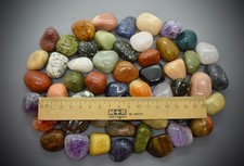 1 KG BUNTE NATÜRLICHE EDELSTEINE-TROMMELSTEINE-MIX: Größe L: 25-35 mm / 50 Stück