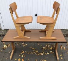 alter Schultisch mit 2 passenden Stühlen