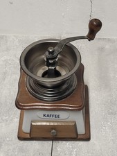 Alte Kaffeemühlen aus Holz