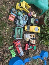 Großes Set Spielzeugautos / Baufahrzeuge / LKWs für den Garten