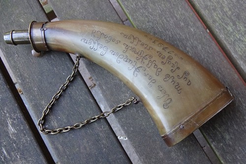 Alte pulverflasche aus horn - alte,