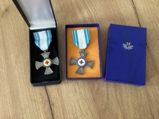 2 Orden Ehrenzeichen im Etui