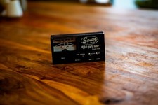 Fender Squire Modell 5006 Starcaster Digital Quarz Gitarren-Tuner Gitarre & Bass