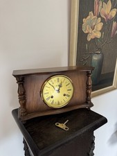 Hermle Vintage Kaminuhr mechanische Tischuhr Nussbaum