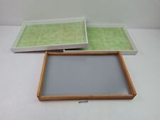 3x DDR Tablett ca. 45x29cm 2x grün weiß Kunststoff 1x grau Holz Vintage #2411375