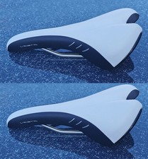 2 Stück FIZIK VESTA Damen Sportsattel  in schwarz-weiss Fahrradsattel