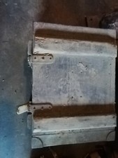 Alte holzkiste mit deckel und - alte,