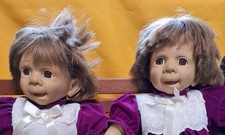 2 Sammlerpuppen aus Vinyl von Simba 38 cm mit Jugenstilbank Gußeisern/Holz