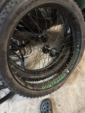 Bontrager Jackalope 26” FATBIKE Laufradsatz | Hodag TLR Reifen | Steckachse