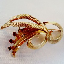 Wundervolle 750 Gold Brosche 750 Gold Goldbrosche  / BJ 301