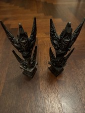 handgeschnitzte Holzskulpturen