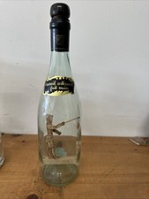 (D) Alte Glasflasche Fischerei Figur Fisch Angelrute