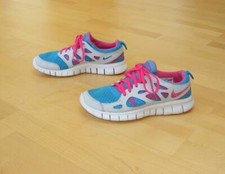 sommerliche Nike Free Run 2 Sneaker Gr. 38 1/2 in frischer Farbkombi Sport TOP