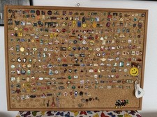 Ansteck-Pins Konvolut von ca