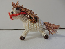 1 NEUES kleines Pferdchen Pony Pferd Natur gehäkelt Amigurumi Schlüsselanhänger