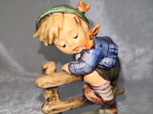 Hummel goebel figurine - goebel,
