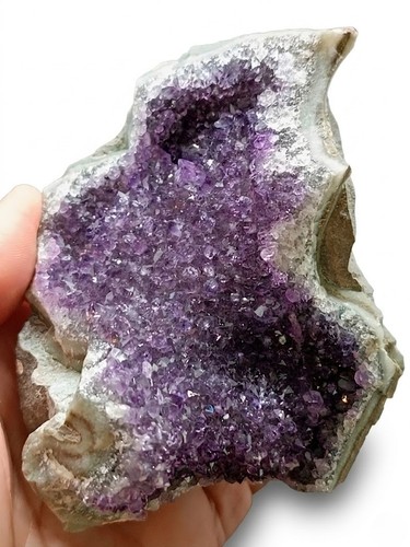 Amethyst druse uruguay 379 - amethyst,